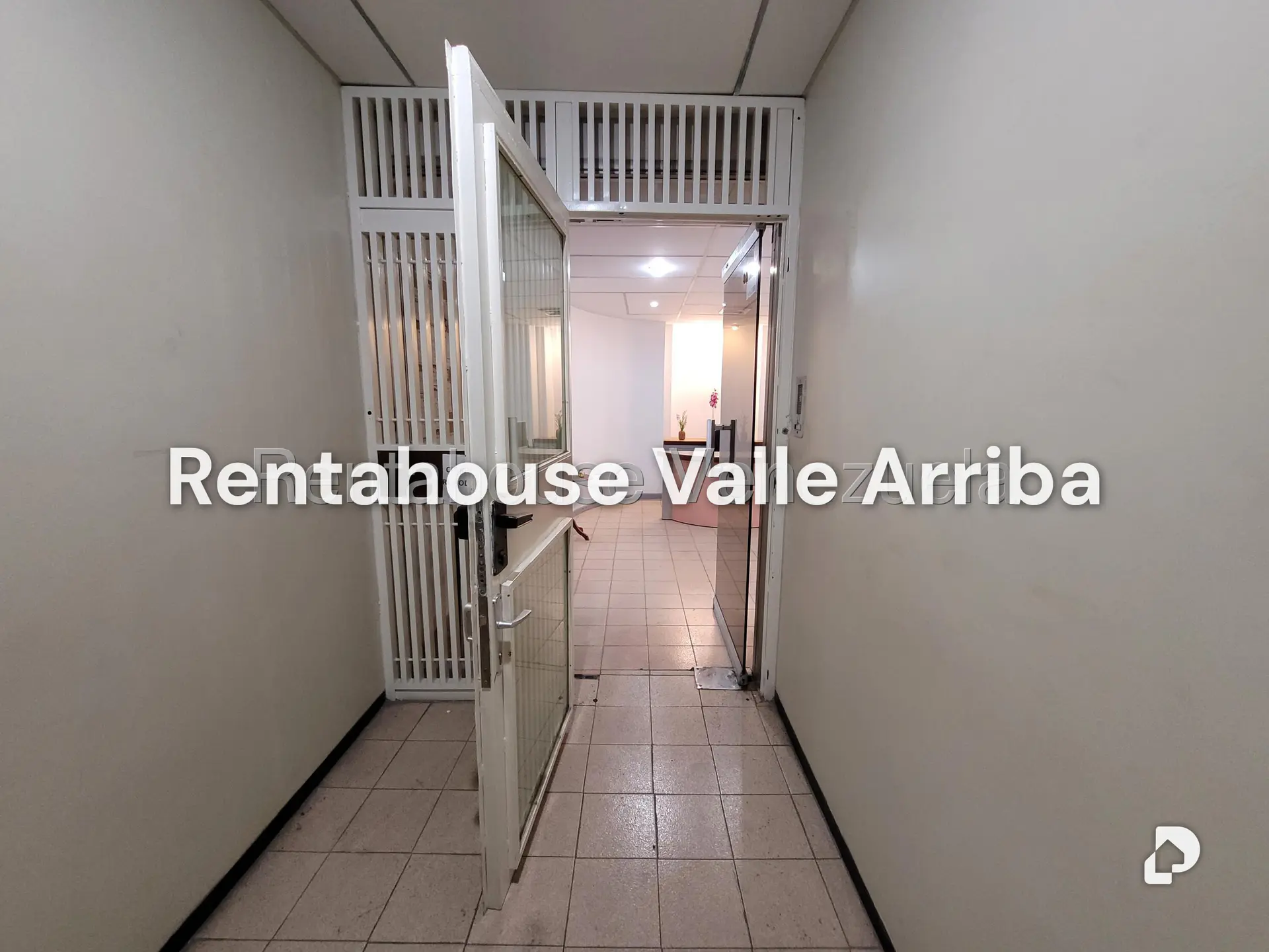Local comercial en Parroquia La Candelaria, Caracas – 2