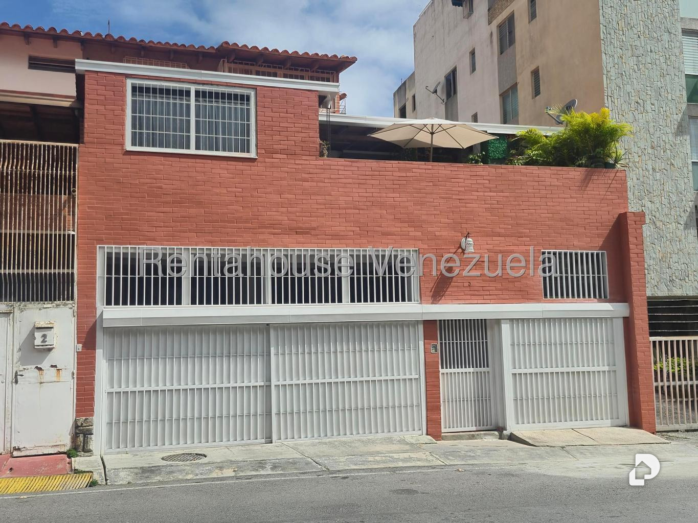 Casa en Cumbres de Curumo, Caracas – 28