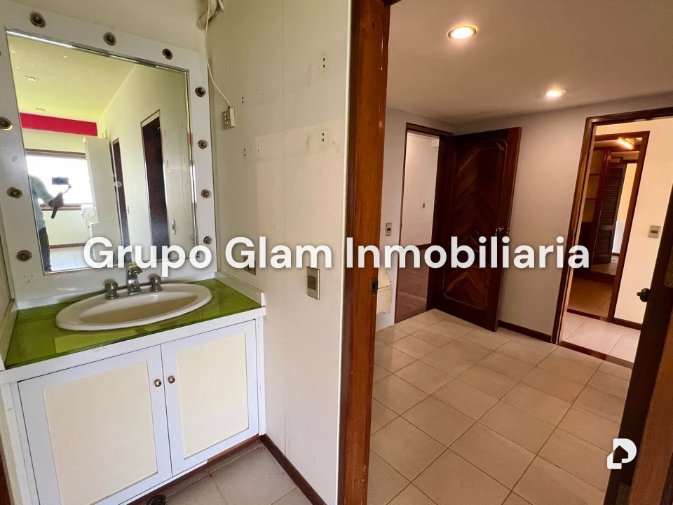 Casa en Cerro Verde, Caracas – 26