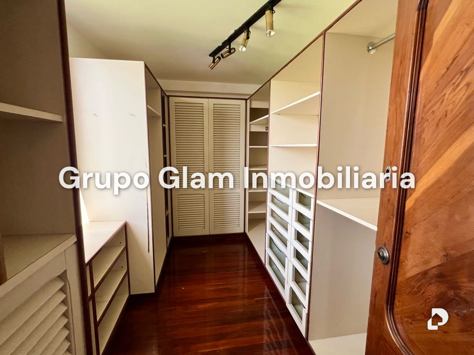 Casa en Cerro Verde, Caracas – 31