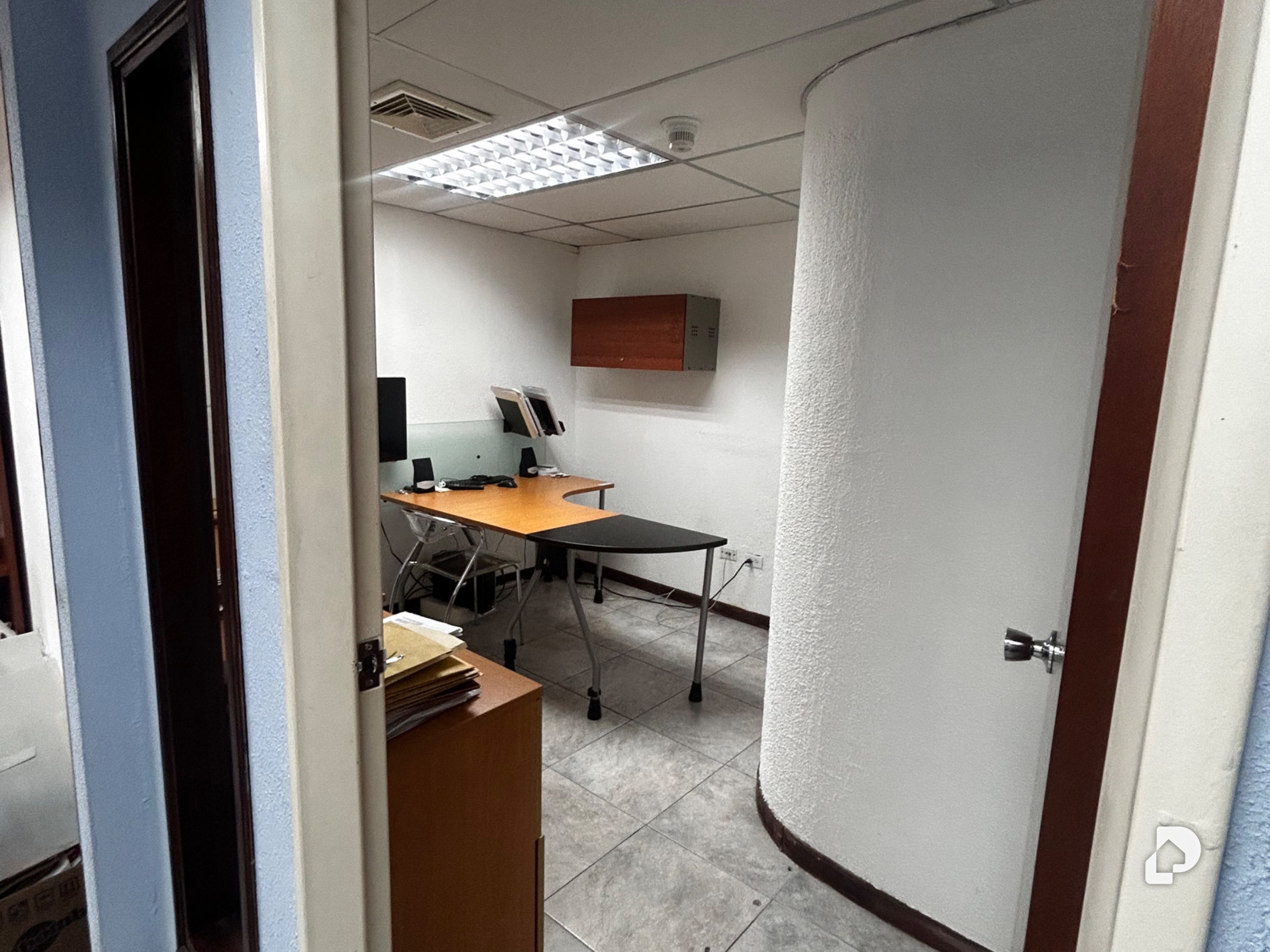 Local comercial en Los Dos Caminos, Caracas – 27