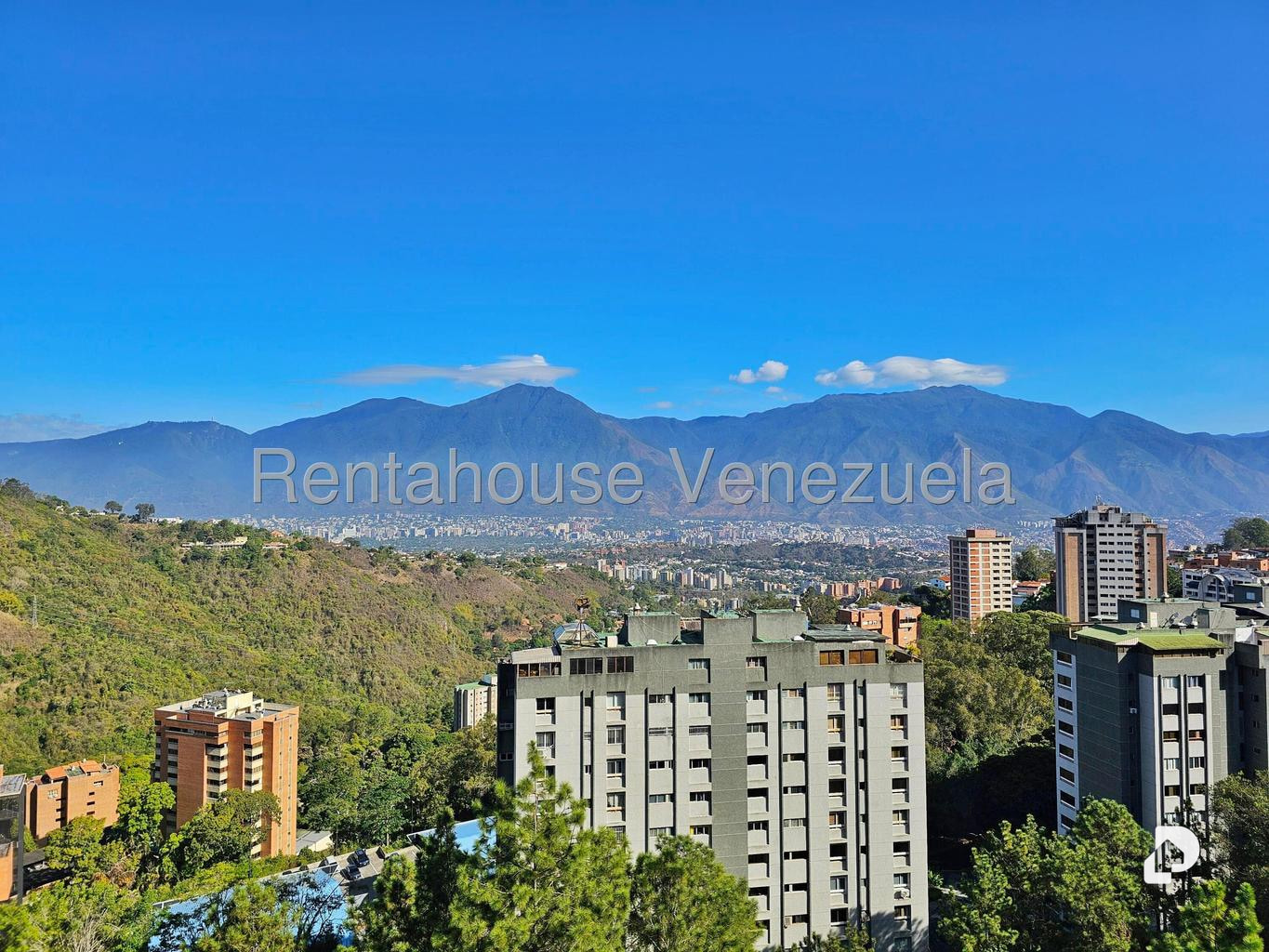 Casa en Los Naranjos (del Cafetal), Caracas – 30