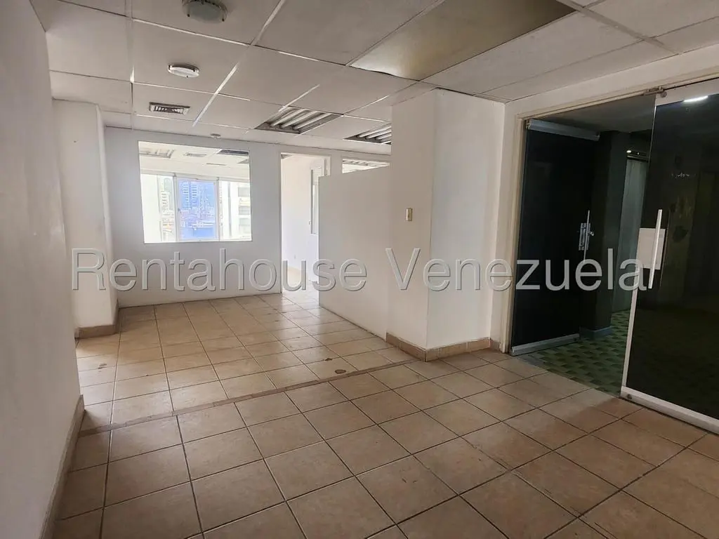 Office in El Marqués, Caracas - 1
