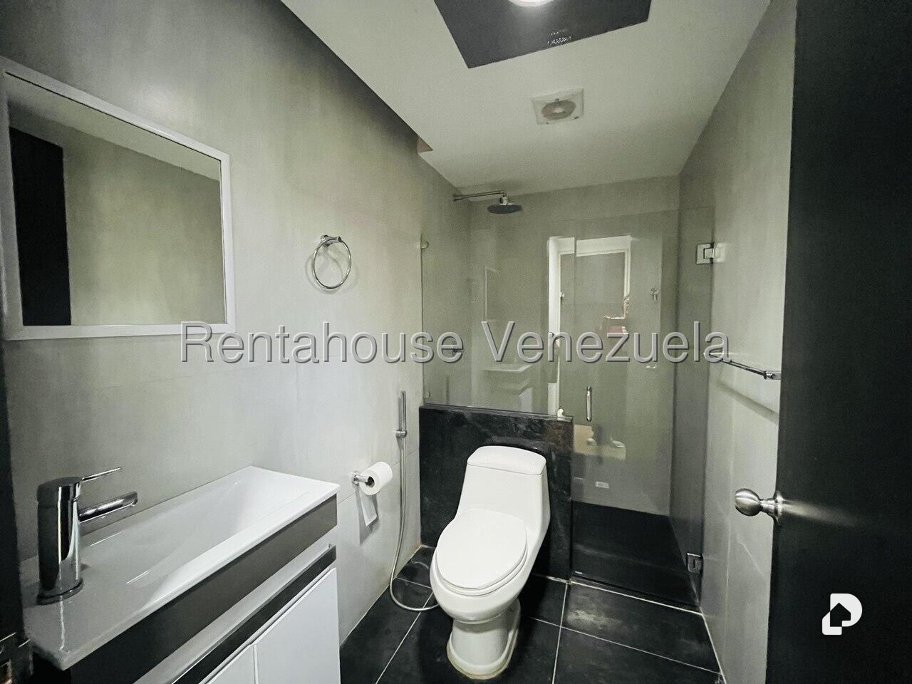 Local comercial en Macaracuay, Caracas – 26
