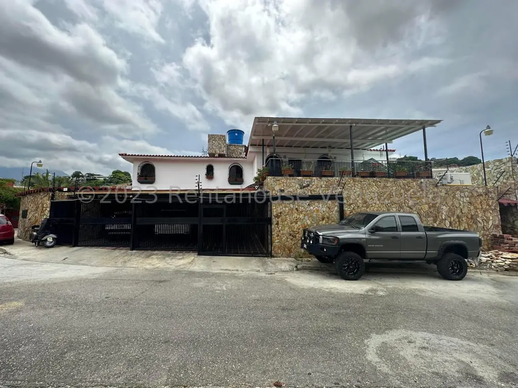 House in El Cafetal, Caracas - 1