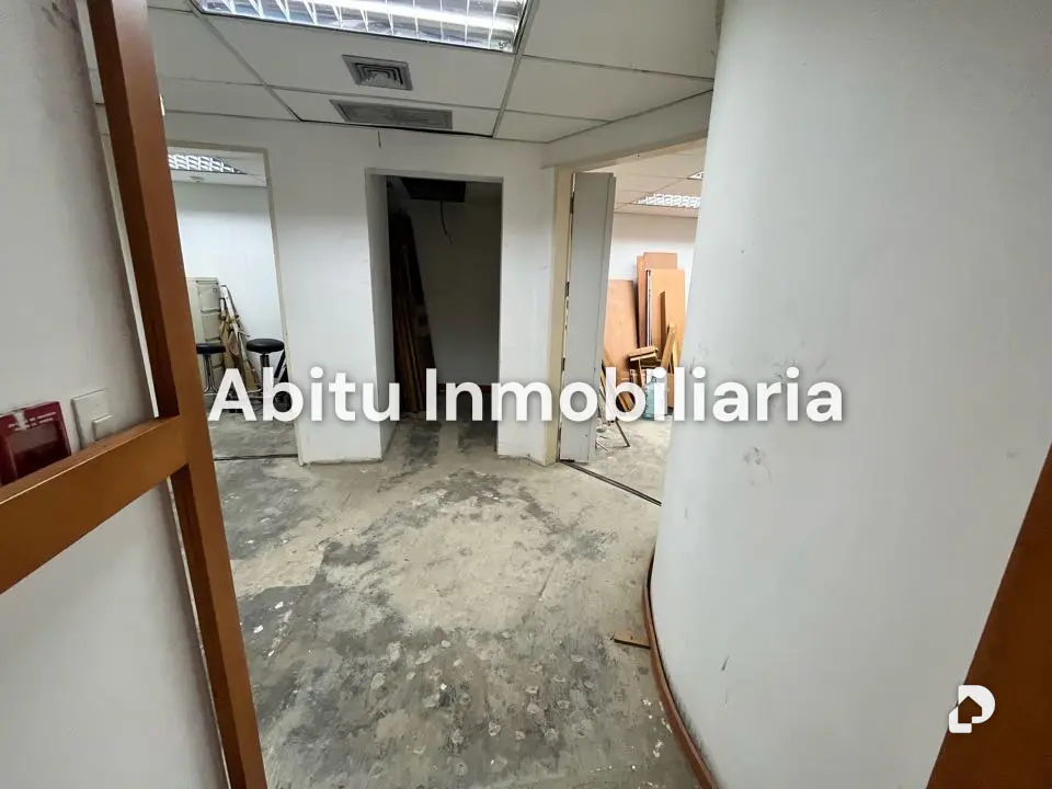Local comercial en Bello Monte, Caracas – 31