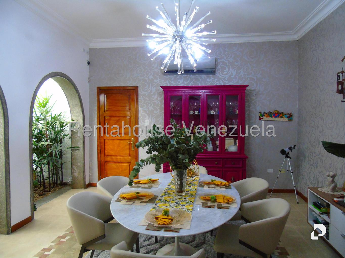Casa en Altamira, Caracas – 17