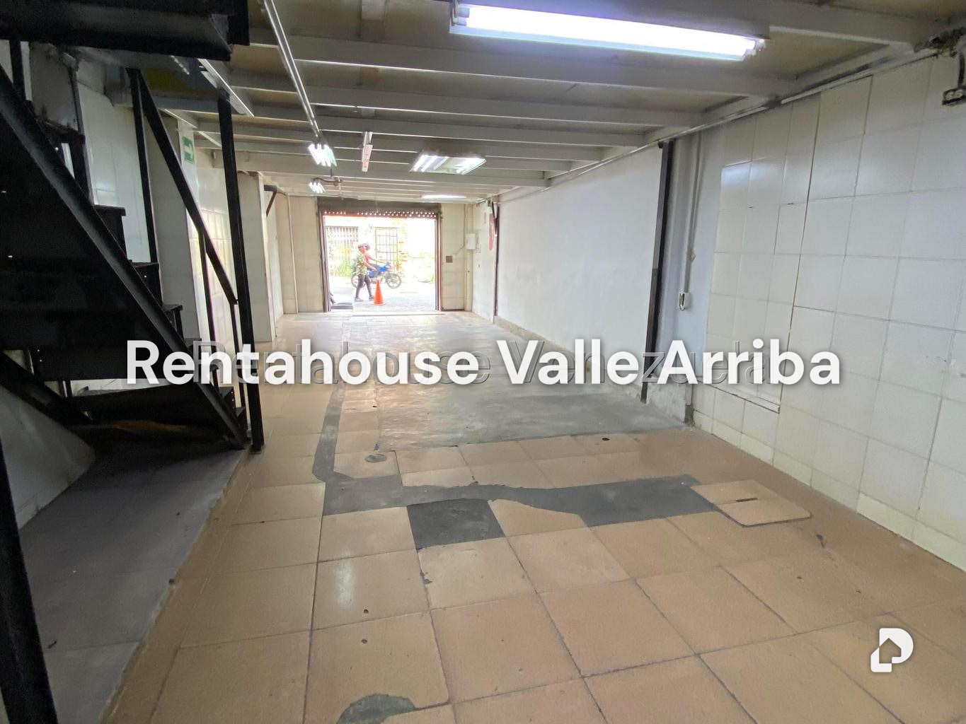 Local comercial en Puente Hierro, Caracas – 10