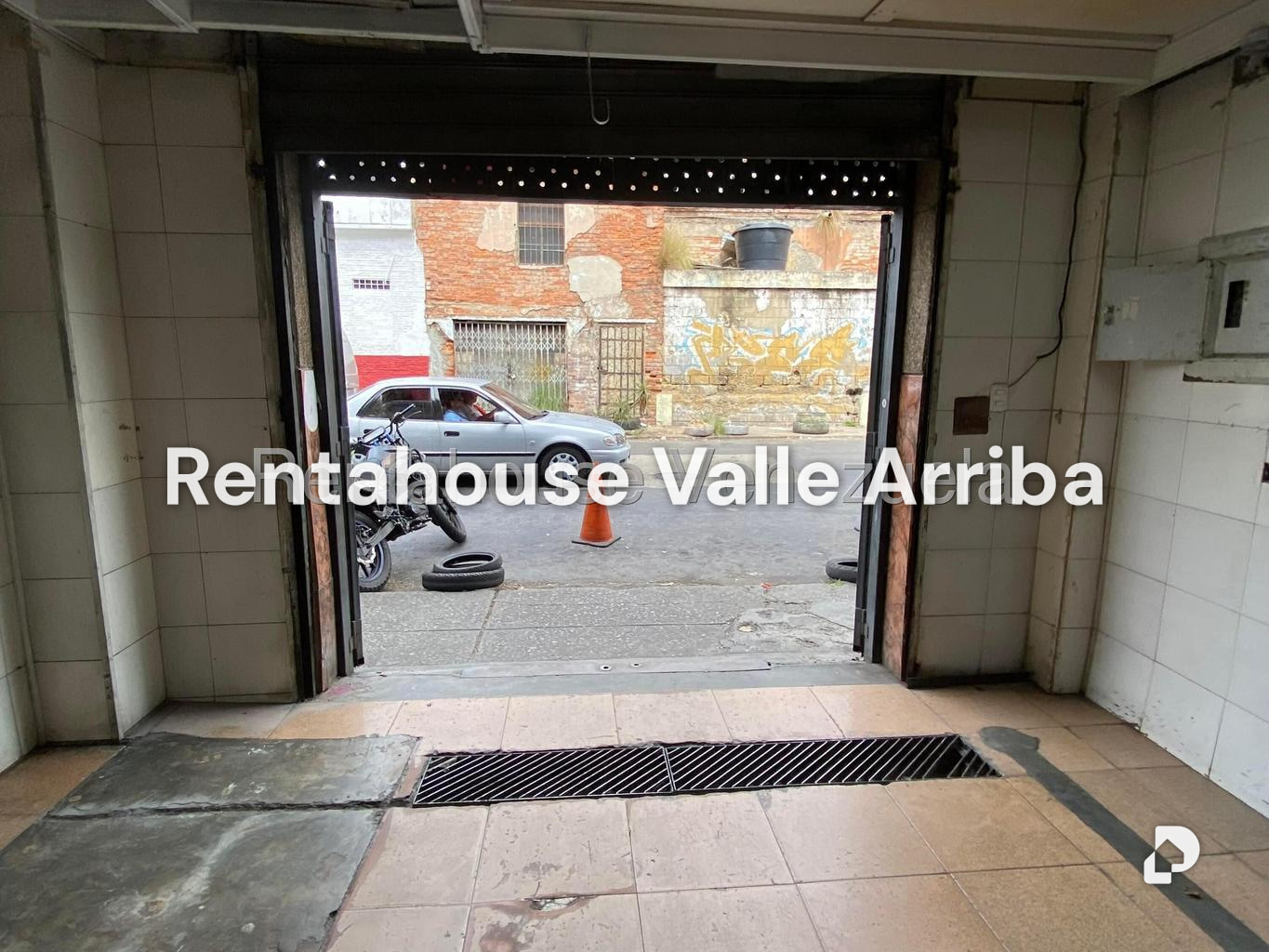 Local comercial en Puente Hierro, Caracas – 2