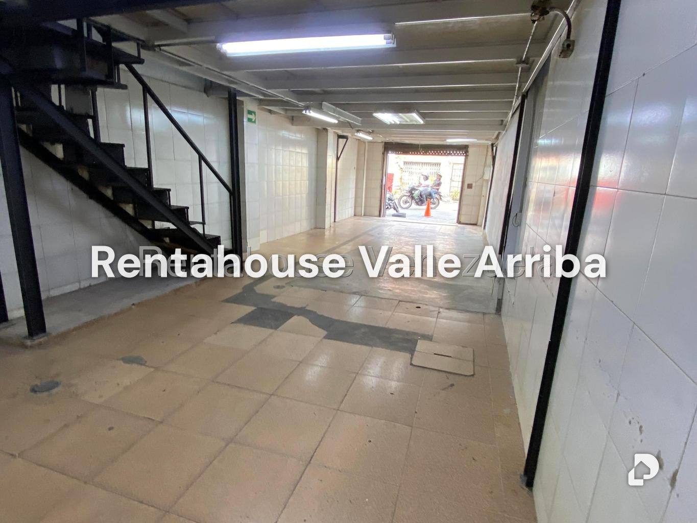 Local comercial en Puente Hierro, Caracas – 12