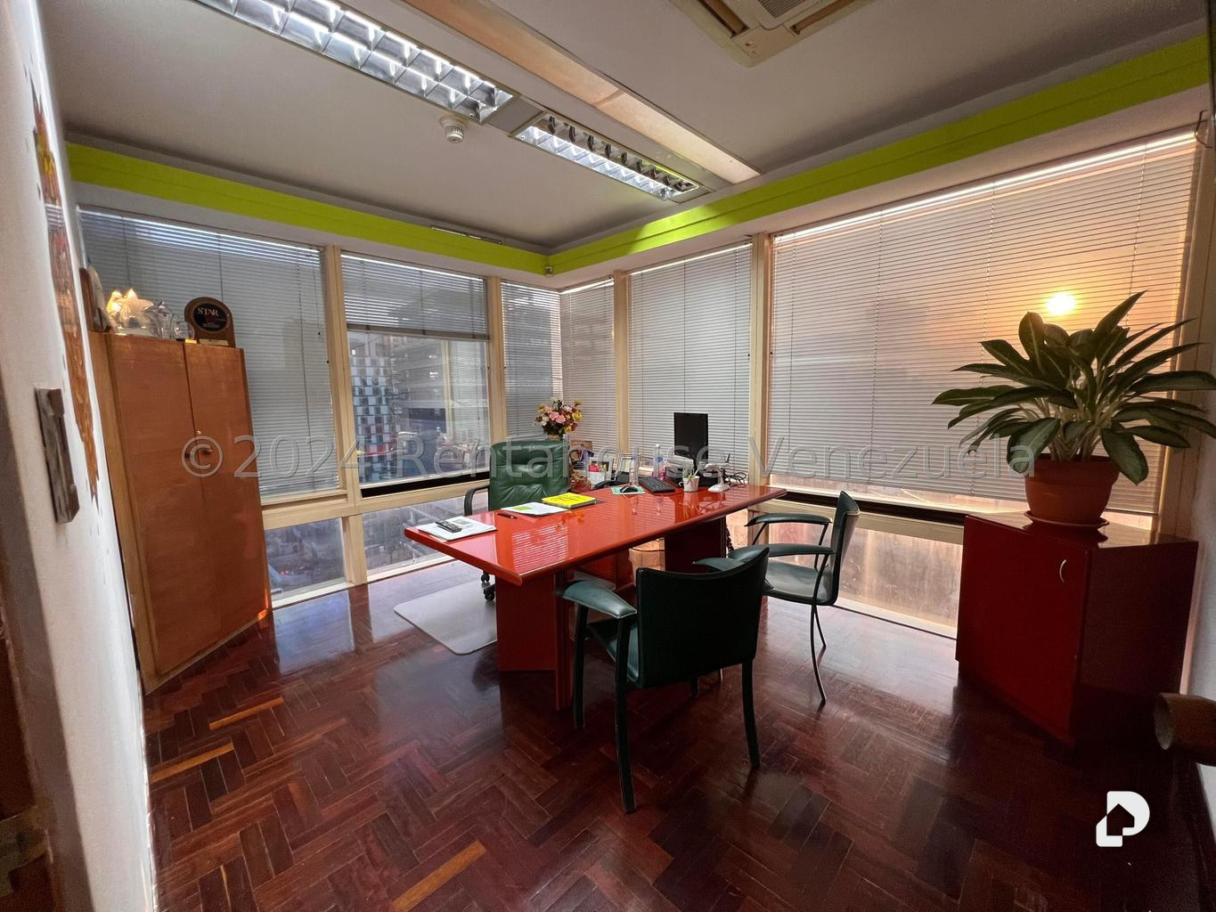Oficina en La Castellana, Caracas – 18