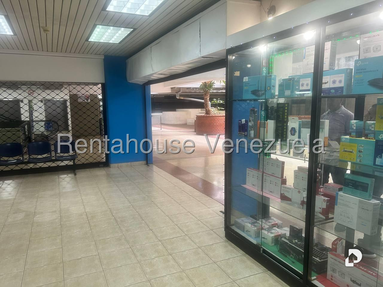 Local comercial en Los Palos Grandes, Caracas – 23