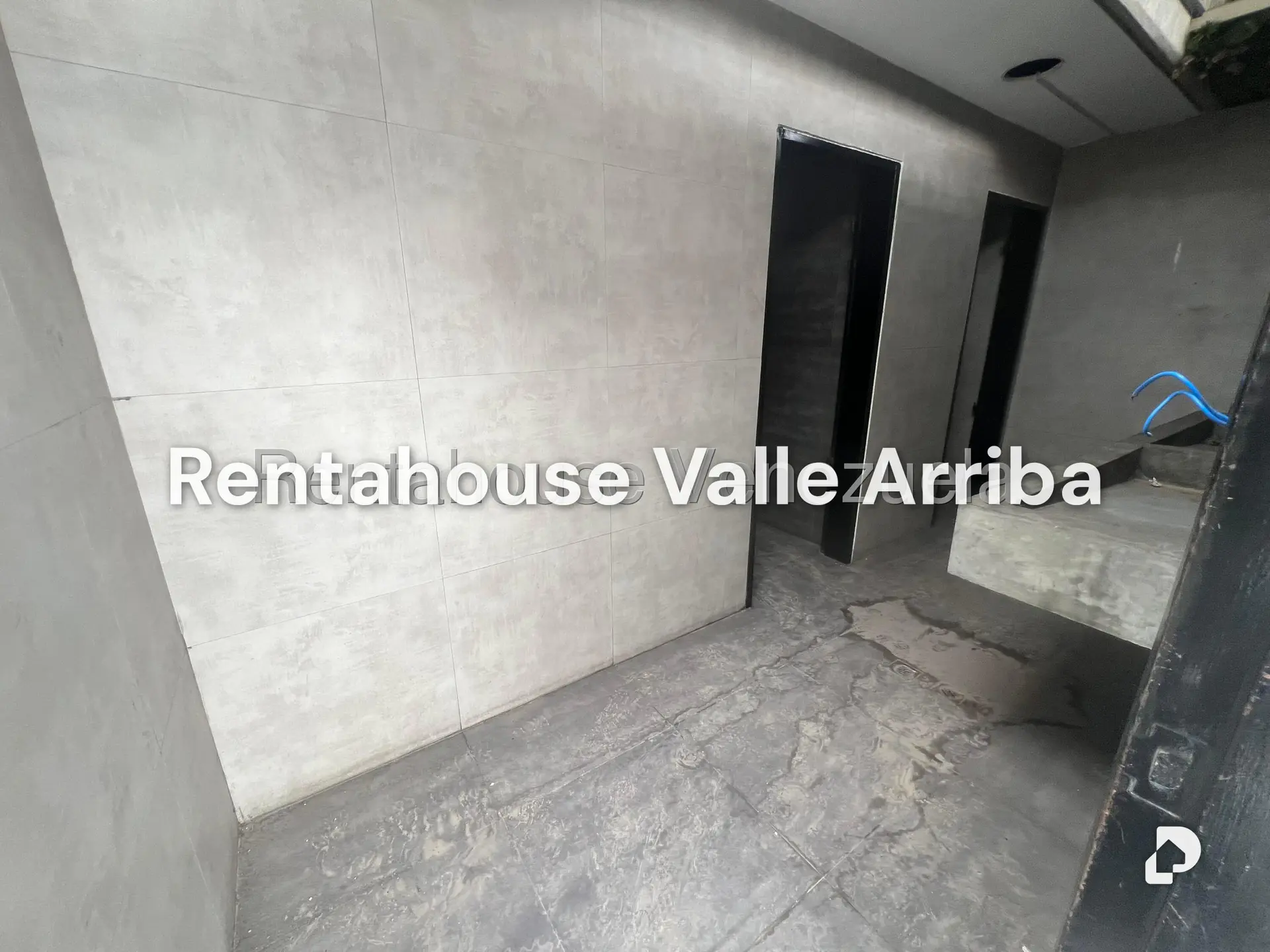 Local comercial en Cerro Verde, Caracas – 29