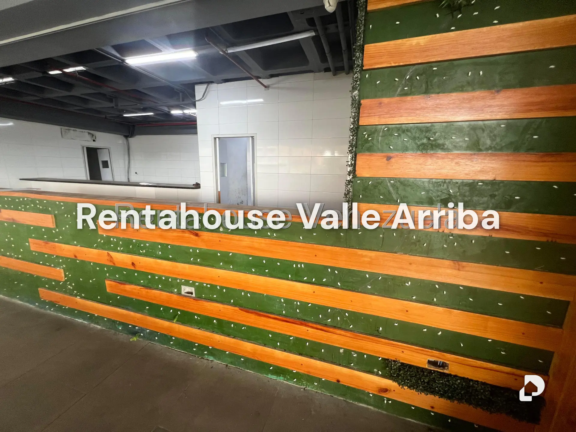 Local comercial en Cerro Verde, Caracas – 24