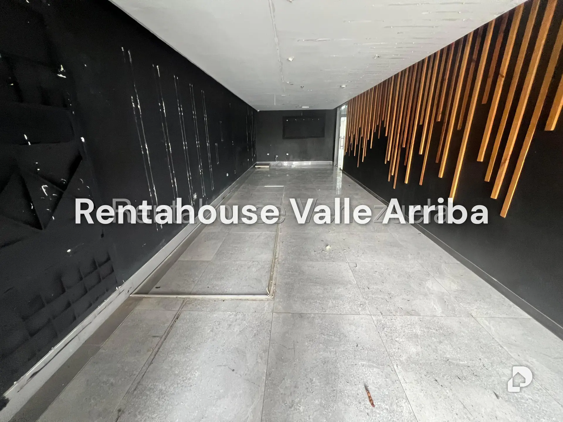 Local comercial en Cerro Verde, Caracas – 25
