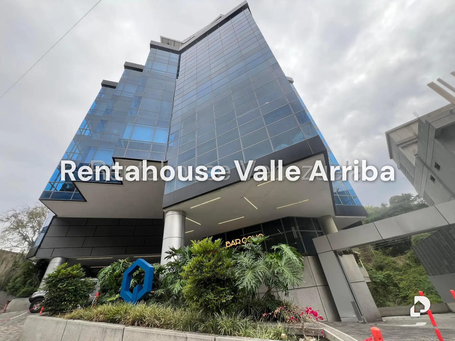 Local comercial en Cerro Verde, Caracas – 30