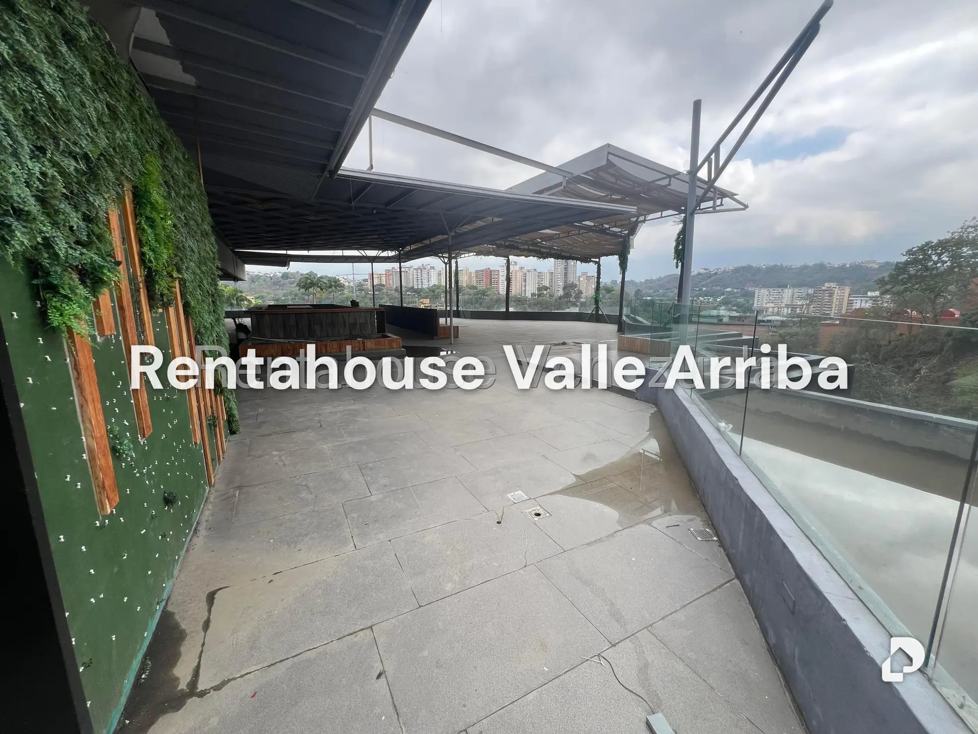 Local comercial en Cerro Verde, Caracas – 27
