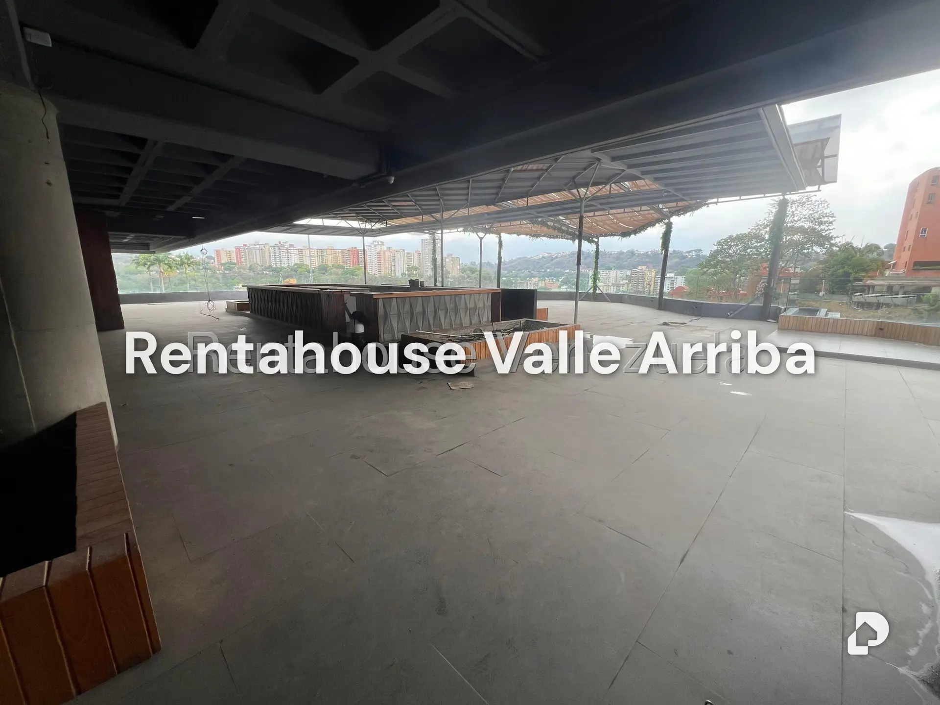 Local comercial en Cerro Verde, Caracas – 26
