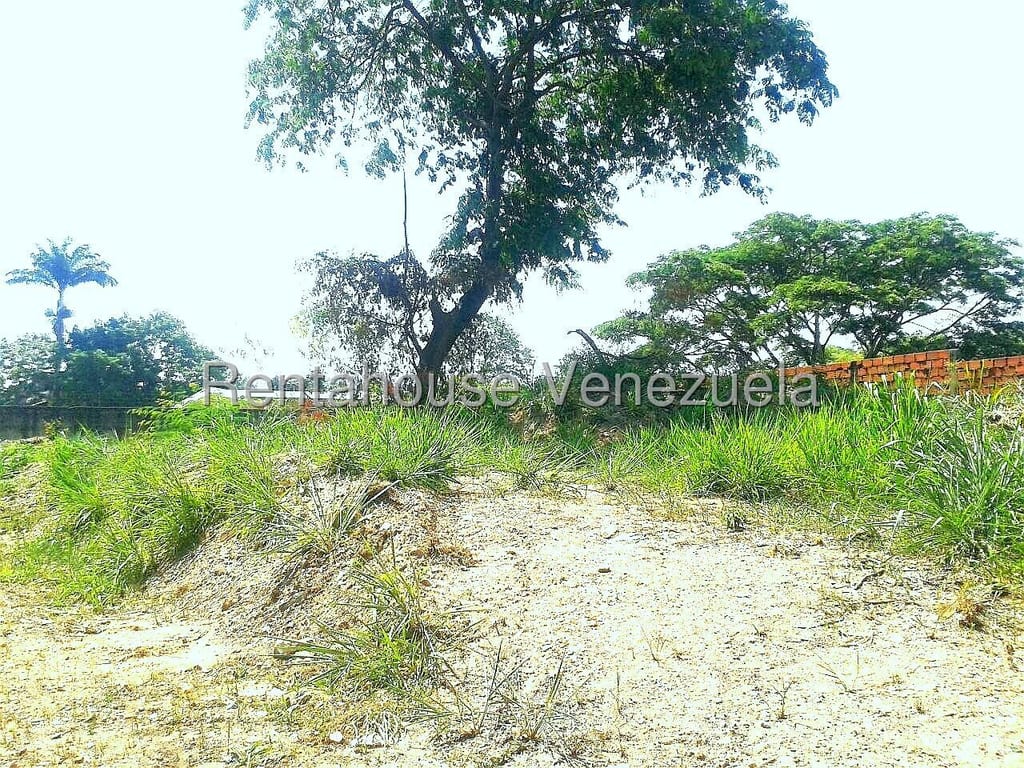 Terreno en Colinas de Guataparo, Valencia - 1