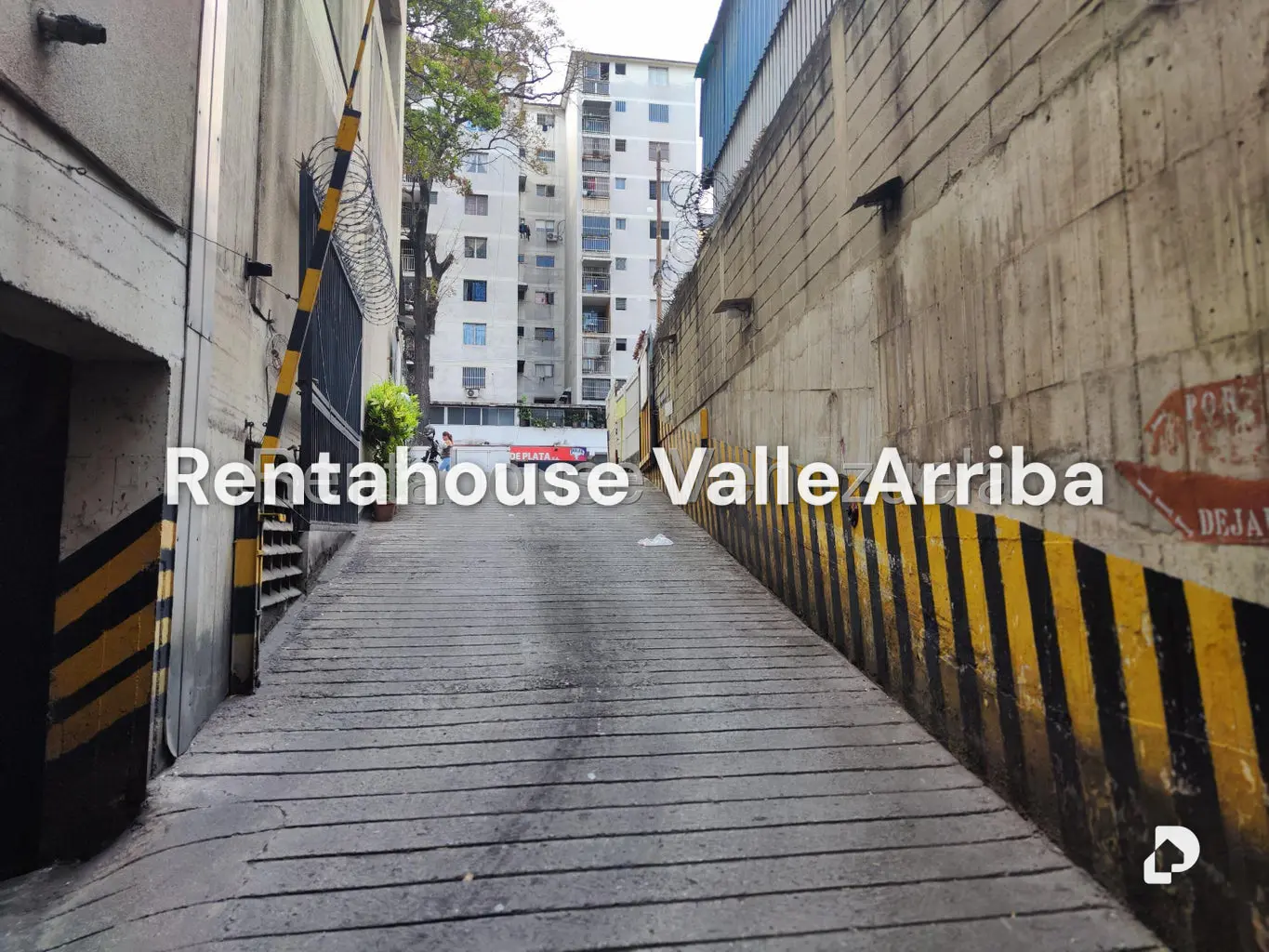 Garaje/Estacionamiento en Parroquia Santa Rosalía, Caracas – 2