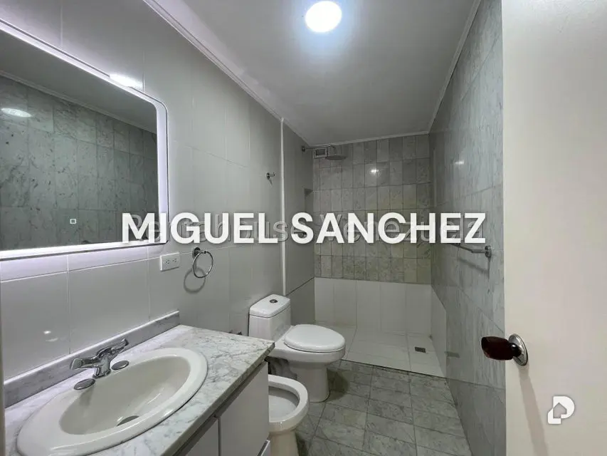 Apartamento en Los Naranjos, Caracas – 23
