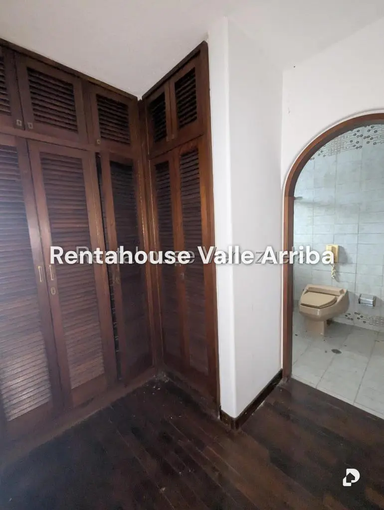 Casa en Cerro Verde, Caracas – 29