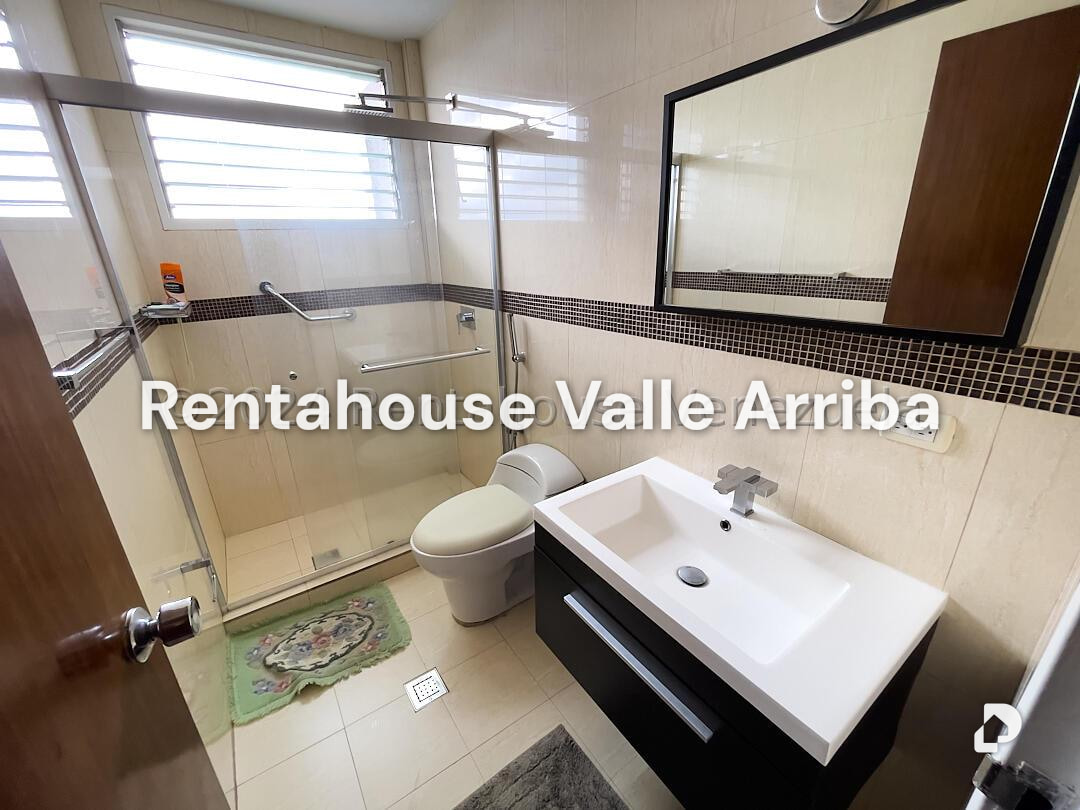 House in Alto Prado, Caracas – 28