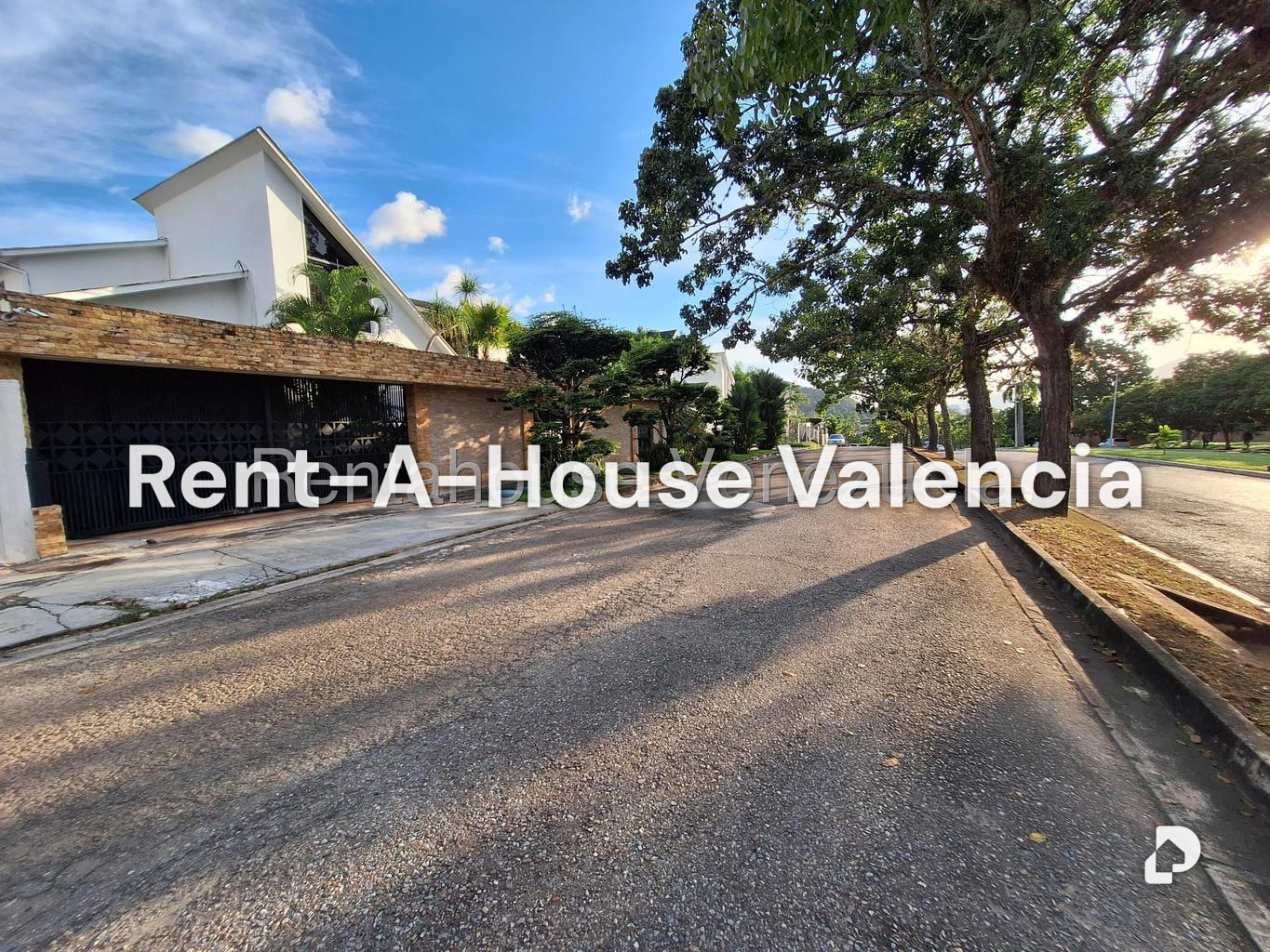 Casa en Altos de Guataparo, Valencia – 28