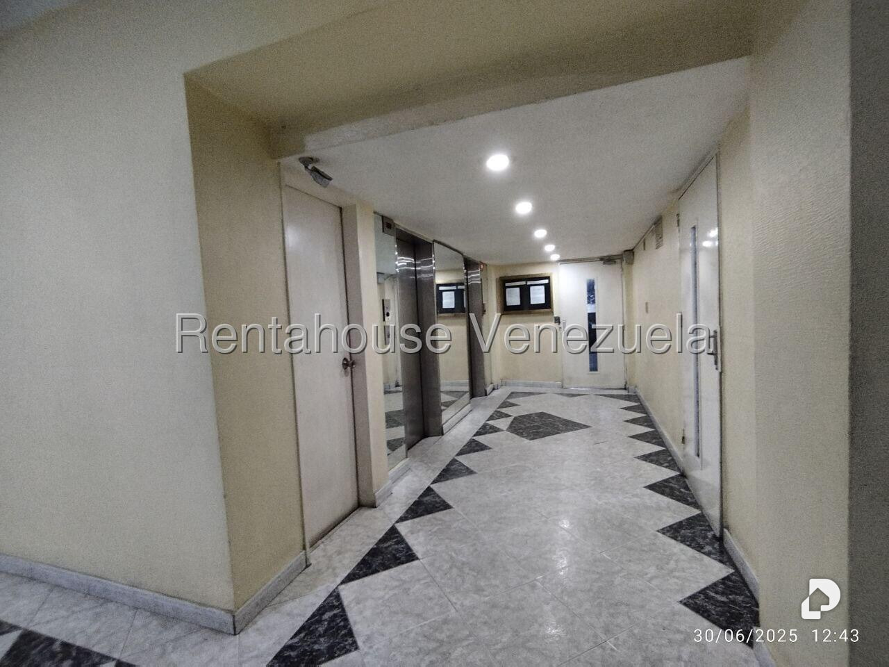 Apartamento en El Paraíso, Caracas – 13