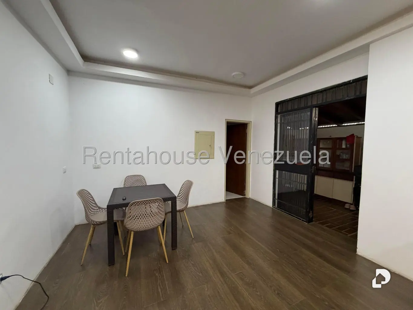 Casa en Lomas de Prados del Este, Caracas – 28