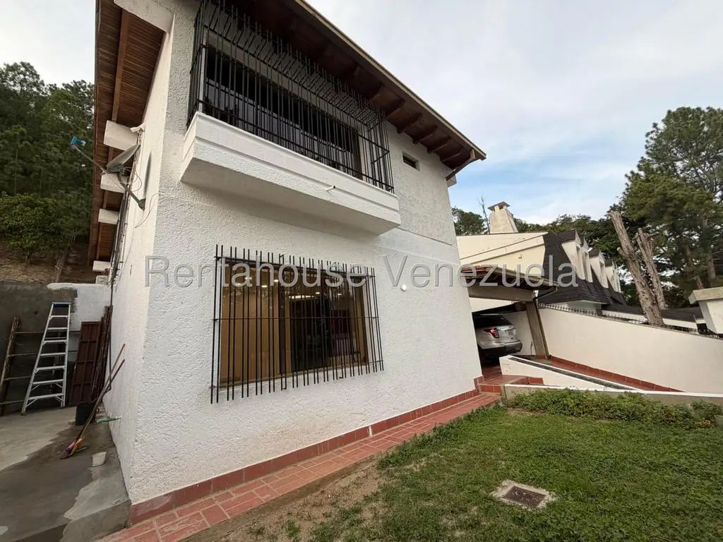 House in Lomas de Prados del Este, Caracas - 1