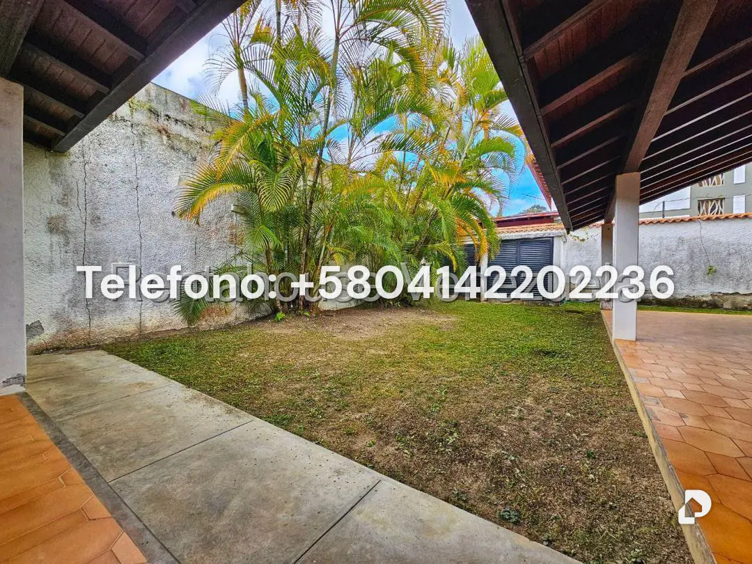 Casa en Lomas de La Lagunita, Caracas – 26