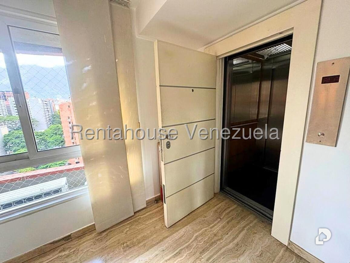 Apartamento en El Rosal, Caracas – 12