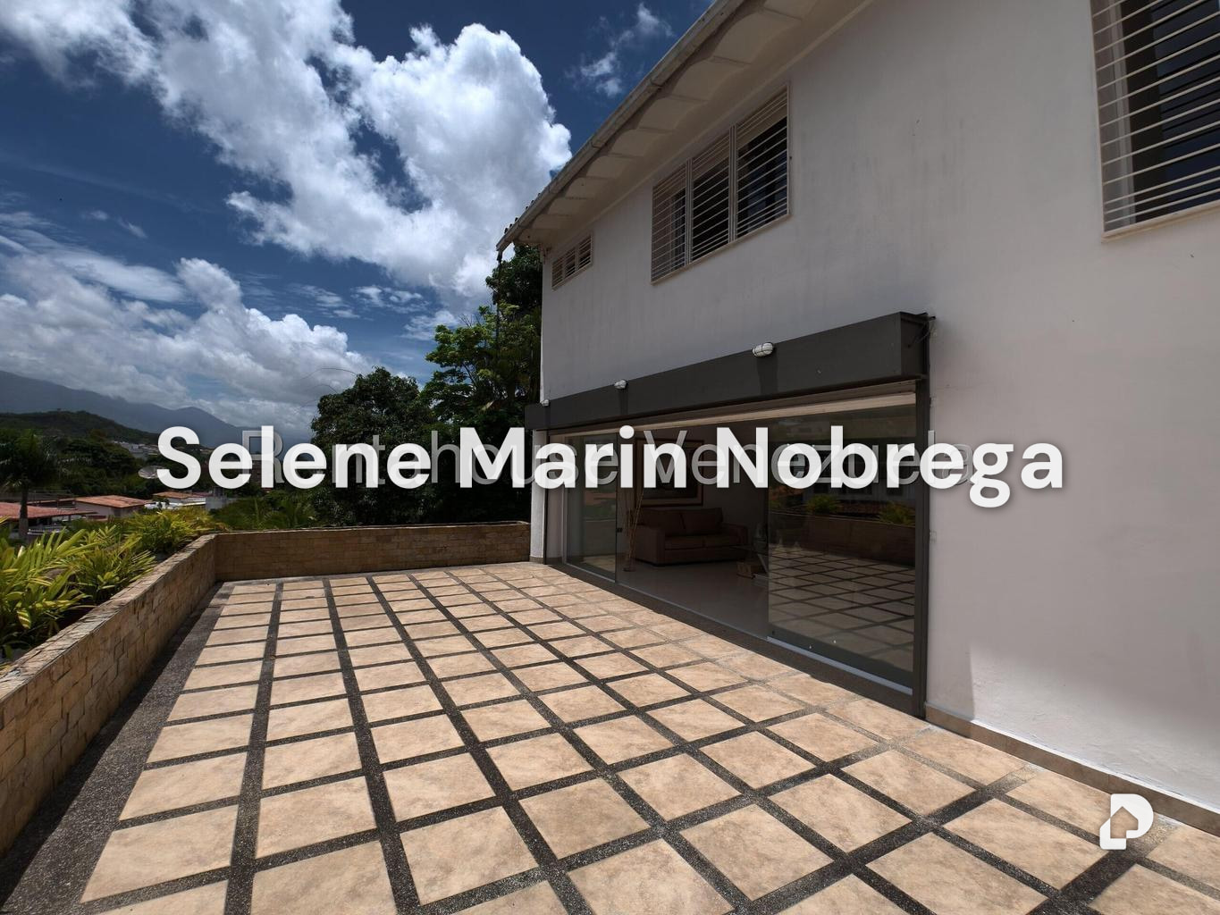 Casa en Cumbres de Curumo, Caracas – 28