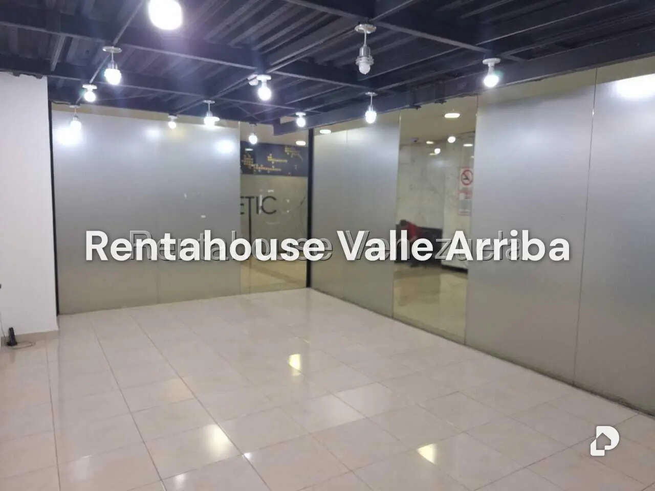 Local comercial en Chuao, Caracas – 6