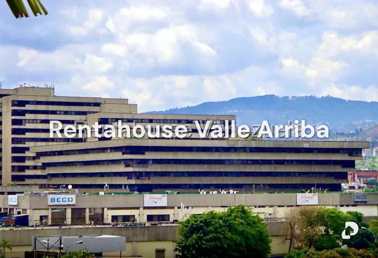 Local comercial en Chuao, Caracas – 12