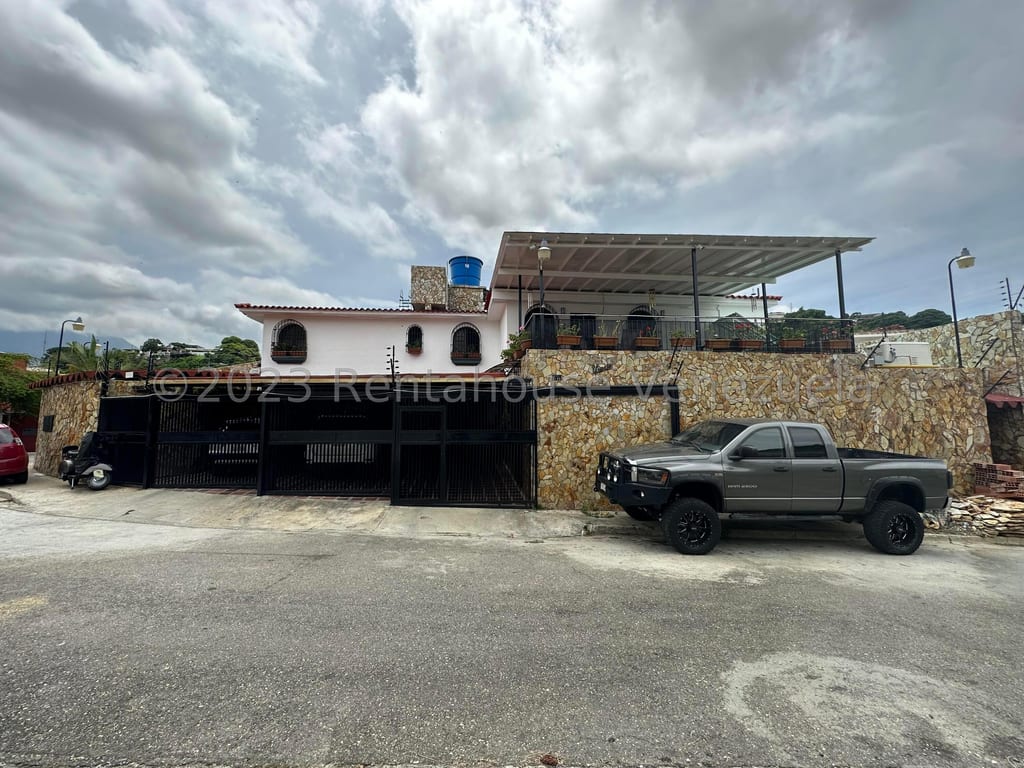 House in El Cafetal, Caracas - 1