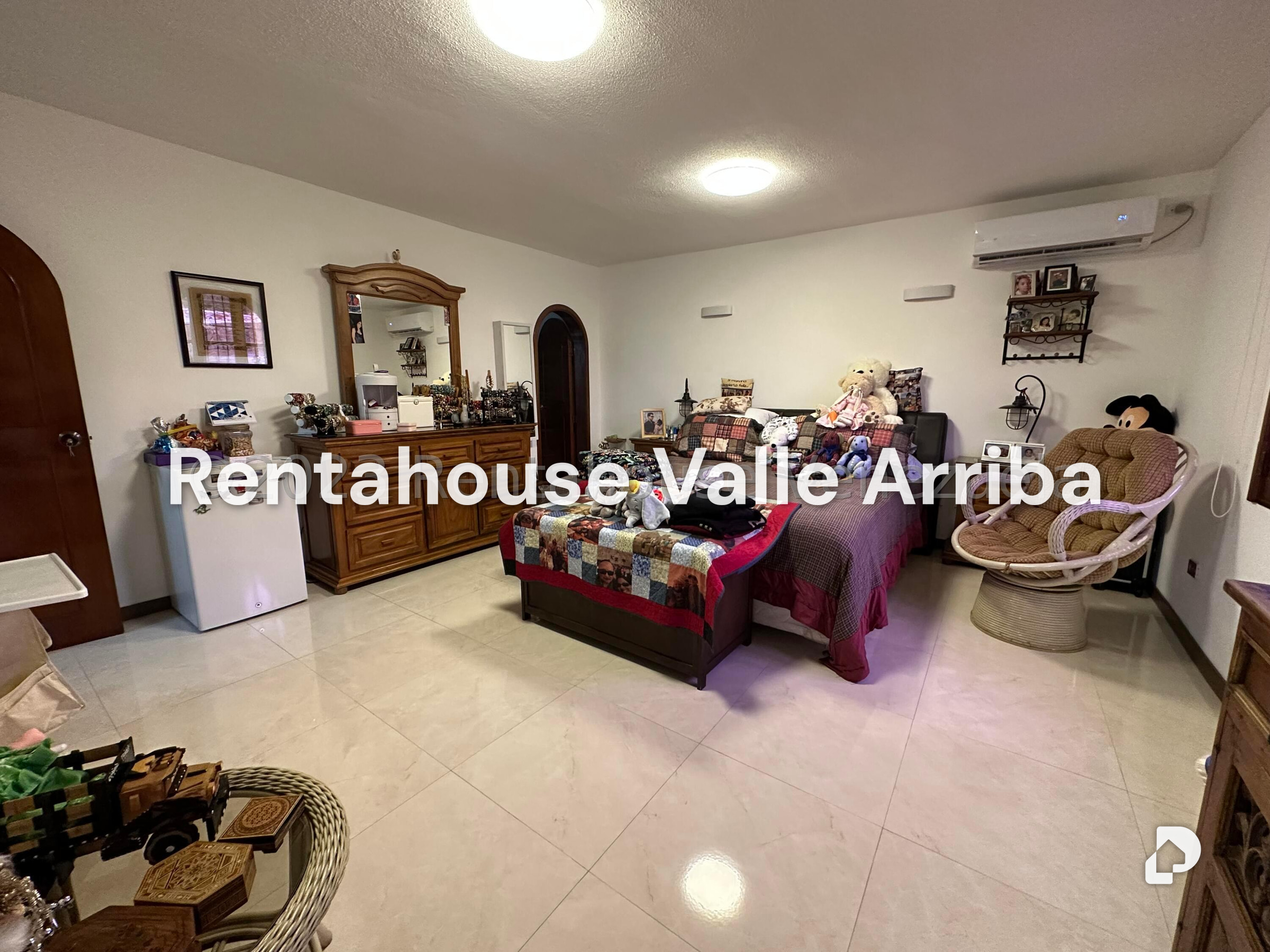 House in El Cafetal, Caracas – 25