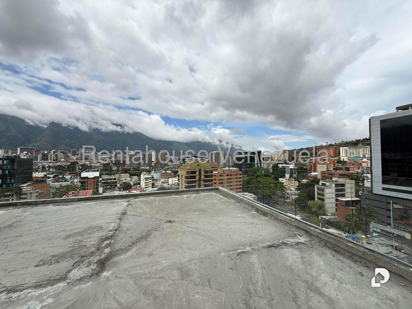 Oficina en Las Mercedes, Caracas – 28