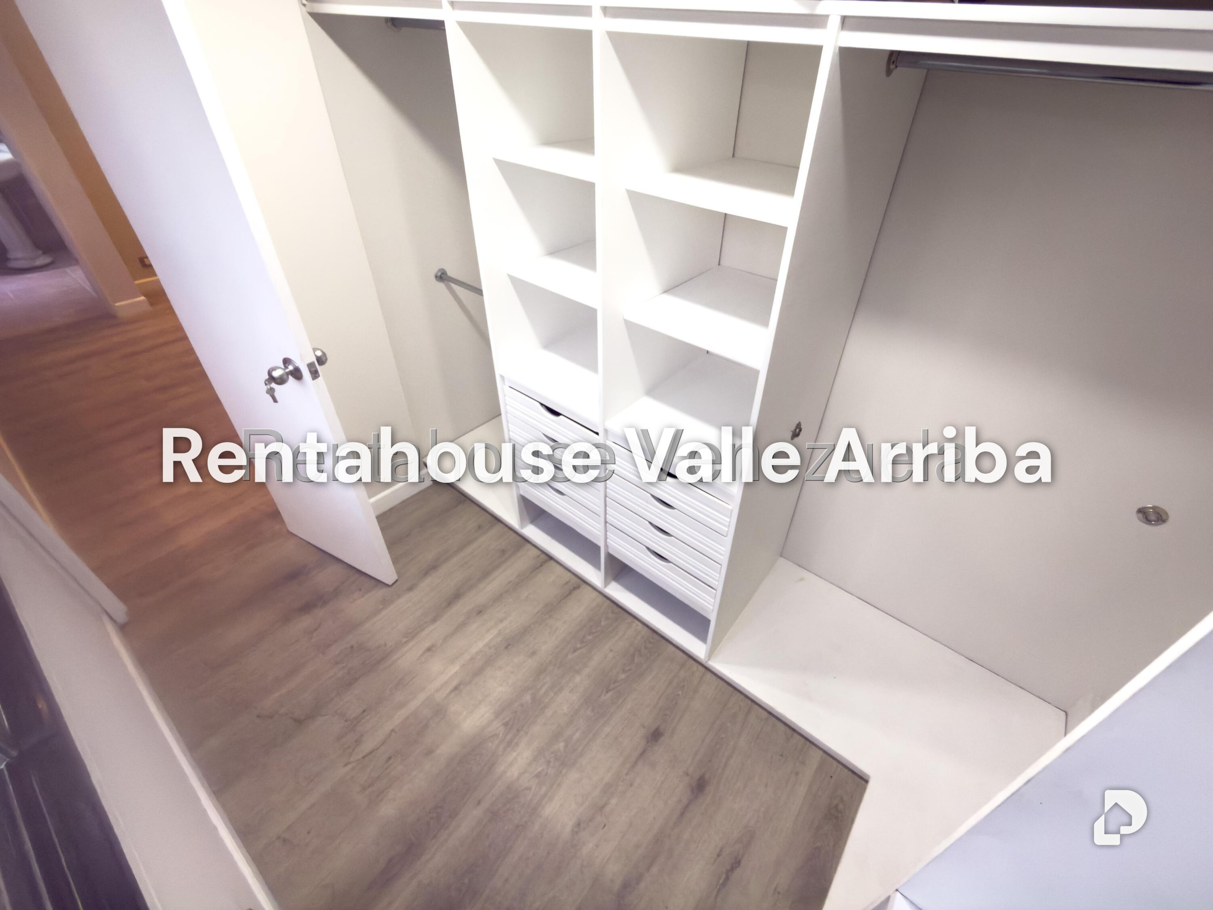 Apartamento en Los Palos Grandes, Caracas – 18