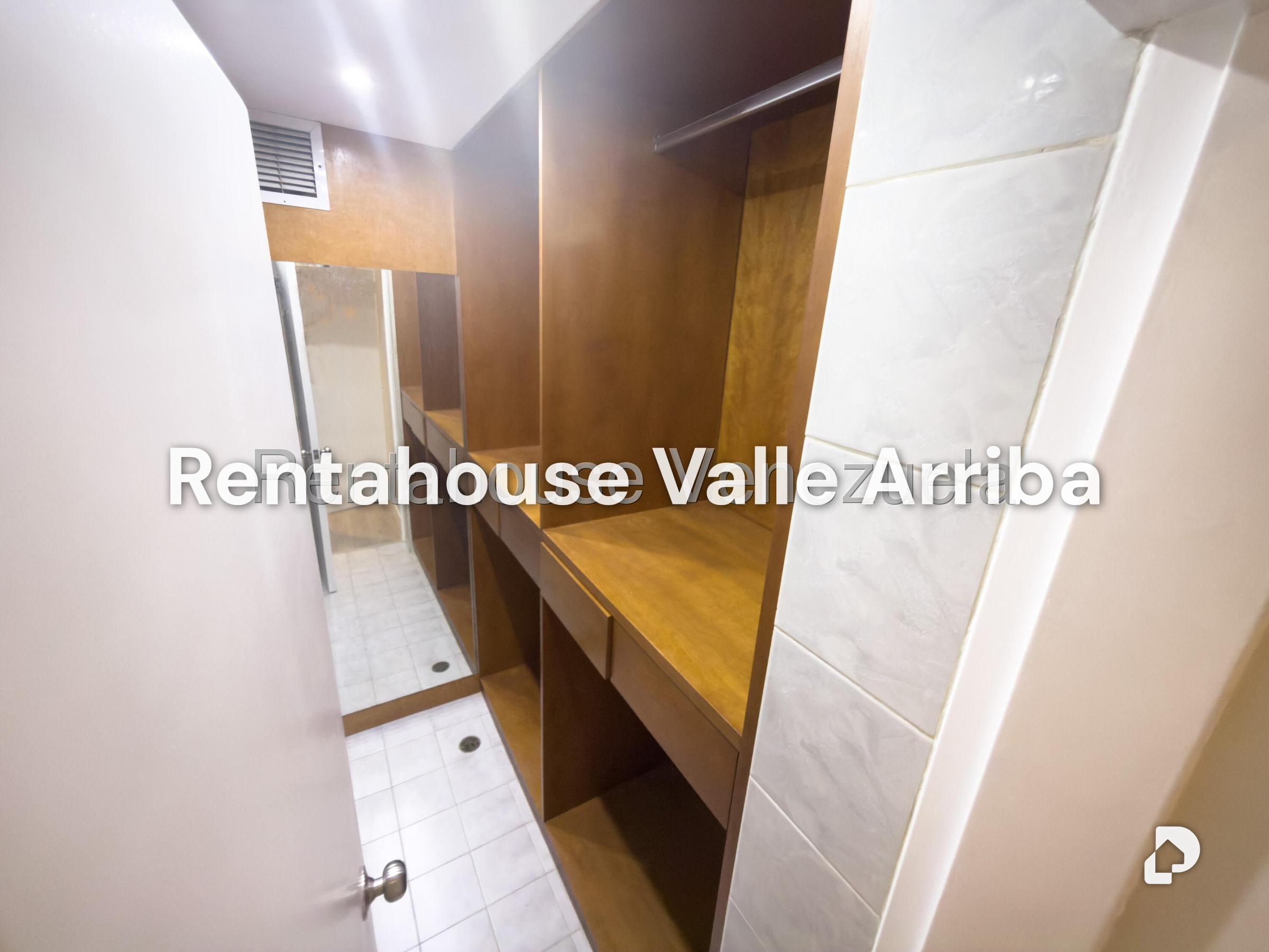 Apartamento en Los Palos Grandes, Caracas – 19