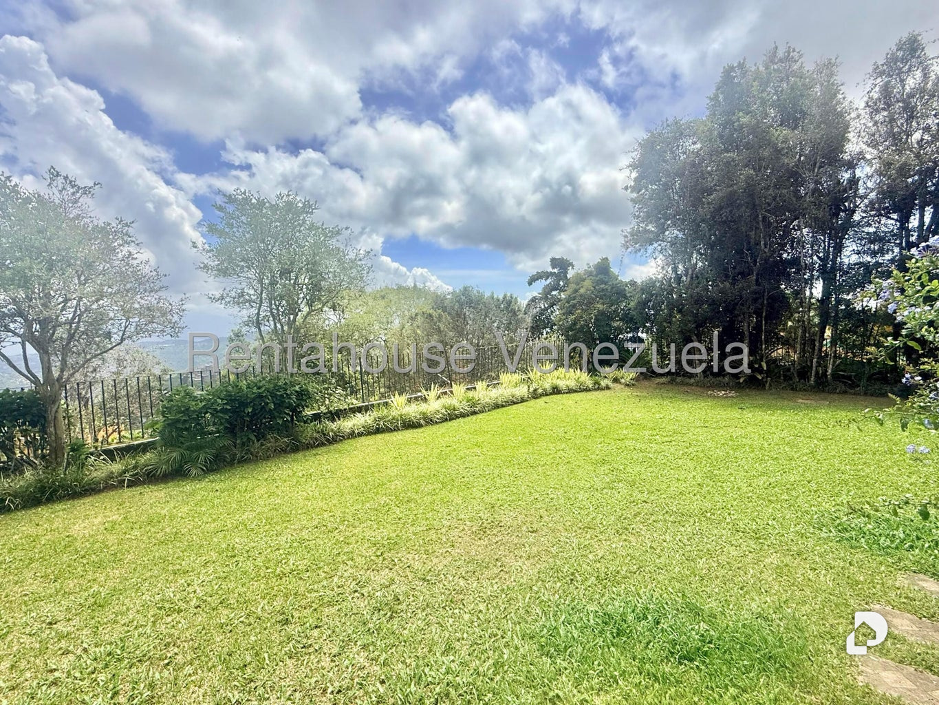 Casa en La Lagunita Country Club, Caracas