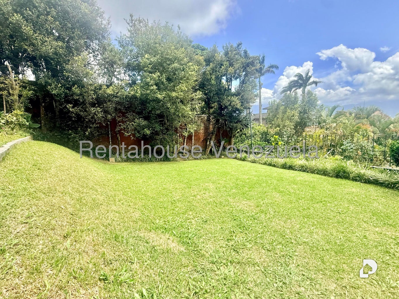 Casa en La Lagunita Country Club, Caracas