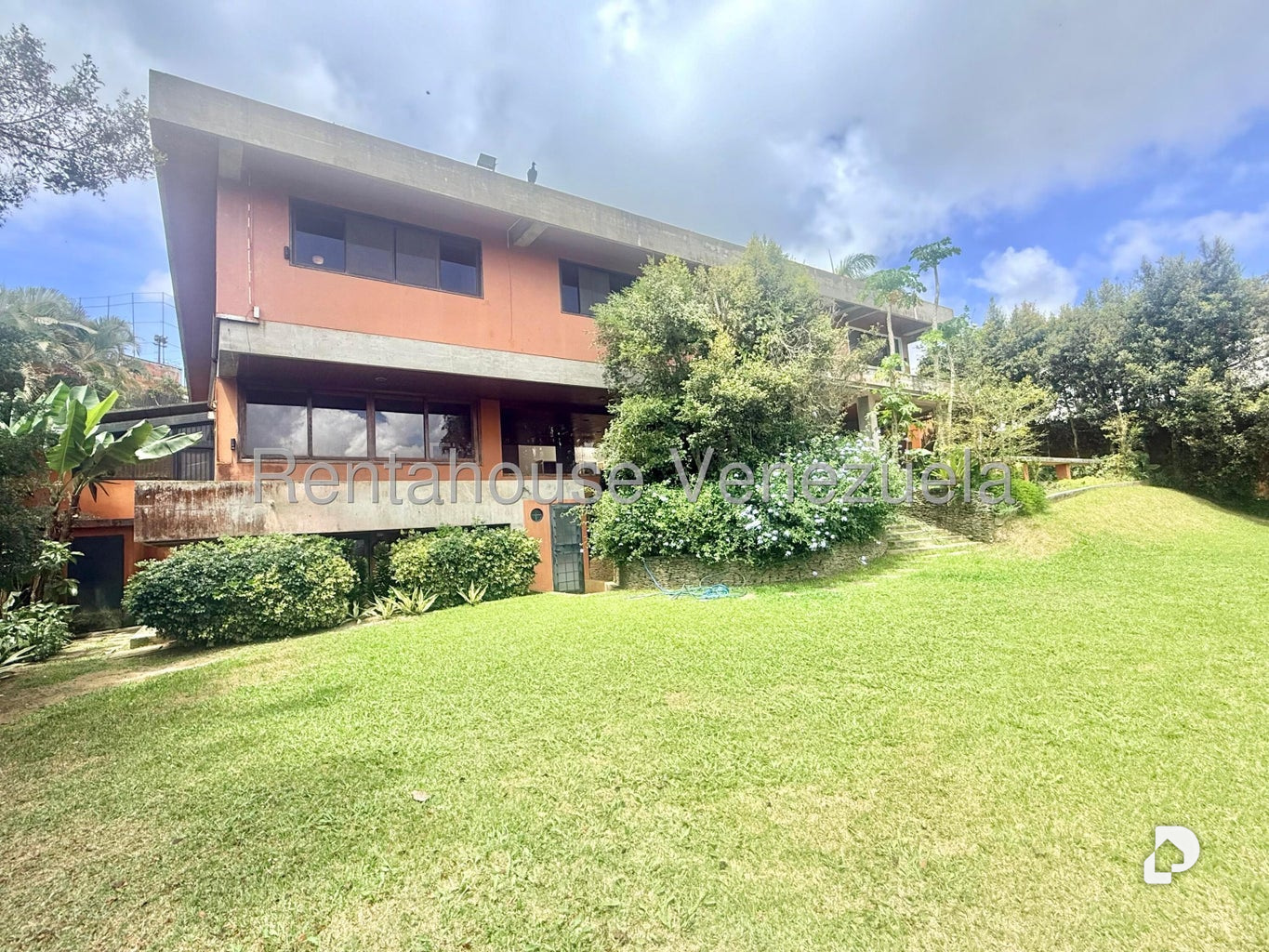 Casa en La Lagunita Country Club, Caracas