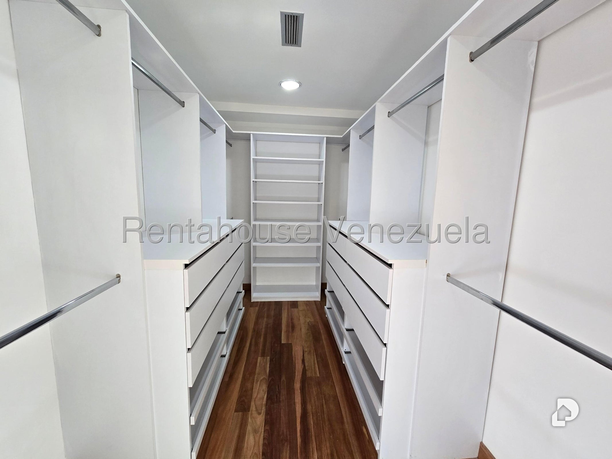 Apartamento en Los Palos Grandes, Caracas – 15
