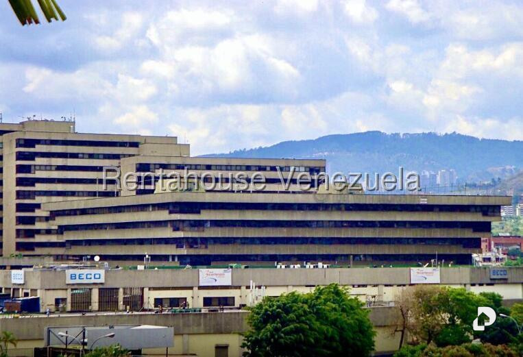 Local comercial en Chuao, Caracas – 12