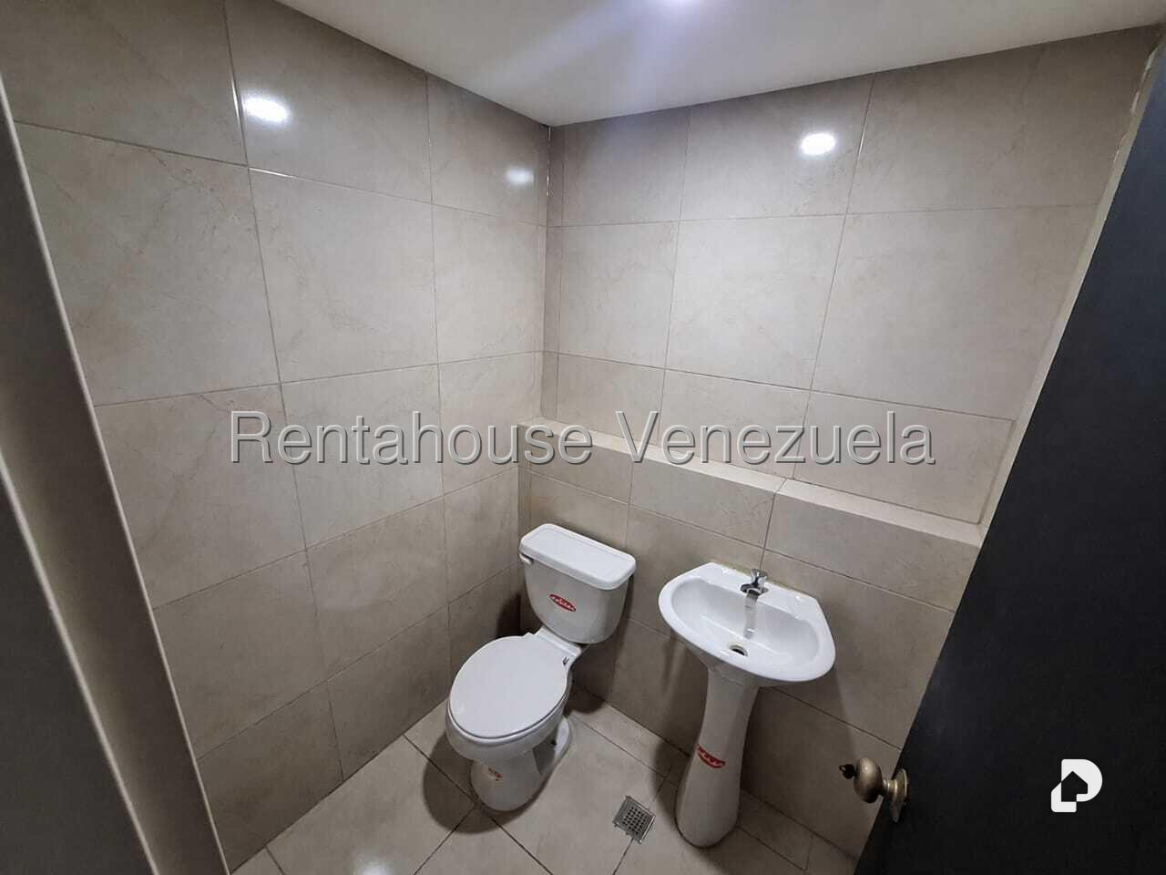 Local comercial en Chuao, Caracas – 8