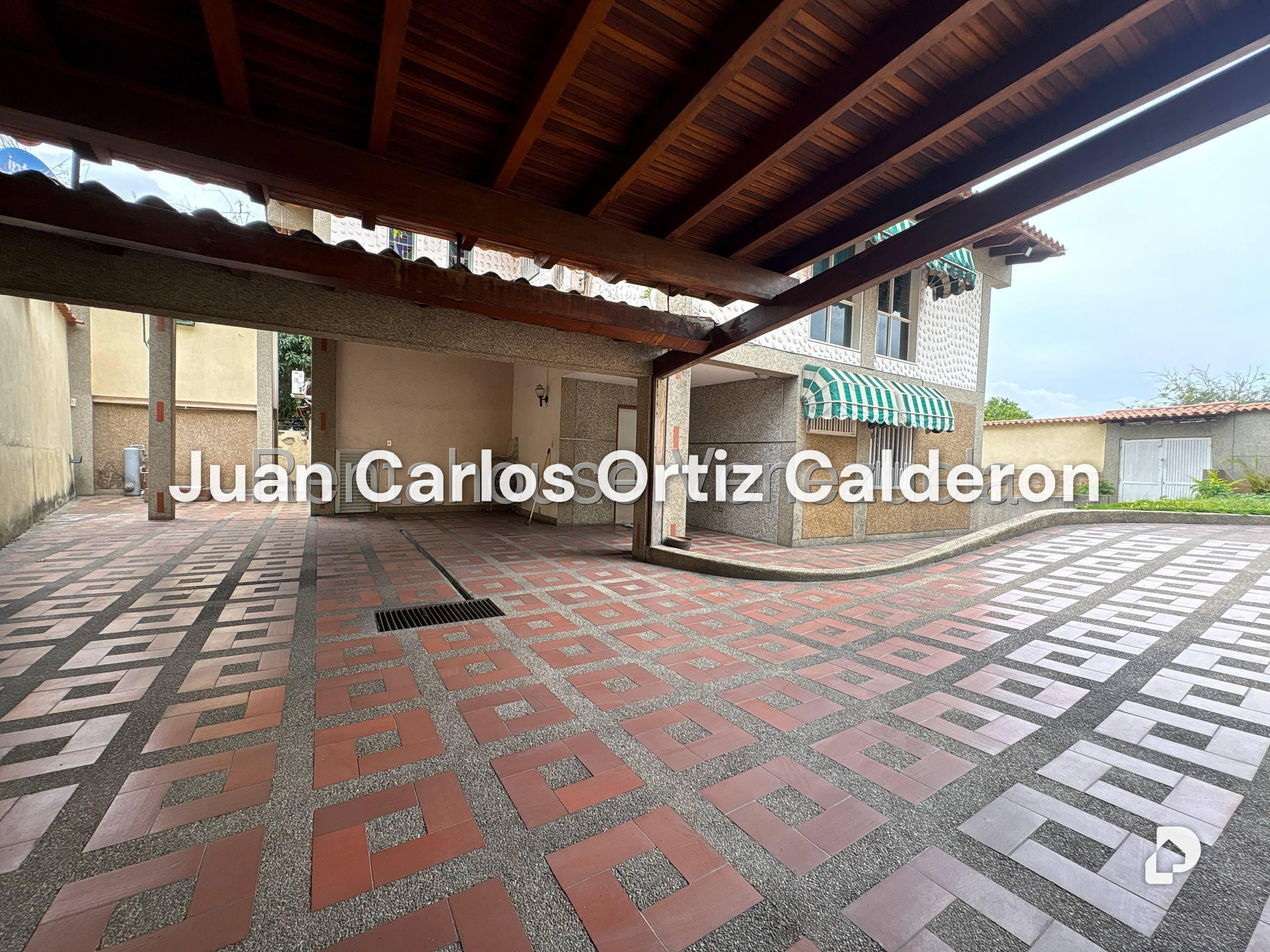 House in La Trinidad, Caracas – 19