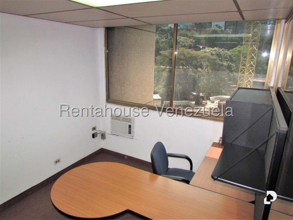 Oficina en Las Mercedes, Caracas – 19