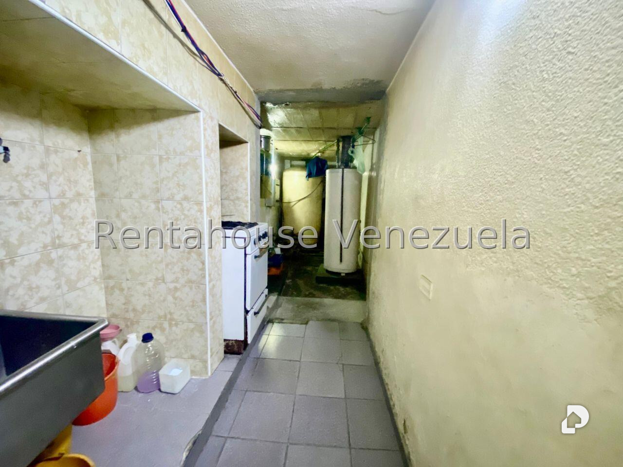Edificio en La Florida, Caracas – 6